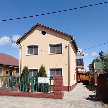 Arinza Apartman Vendeghaz Мезйокйовешд Екстер'єр фото
