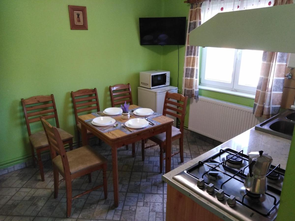 Arinza Apartman Vendeghaz Мезйокйовешд Екстер'єр фото