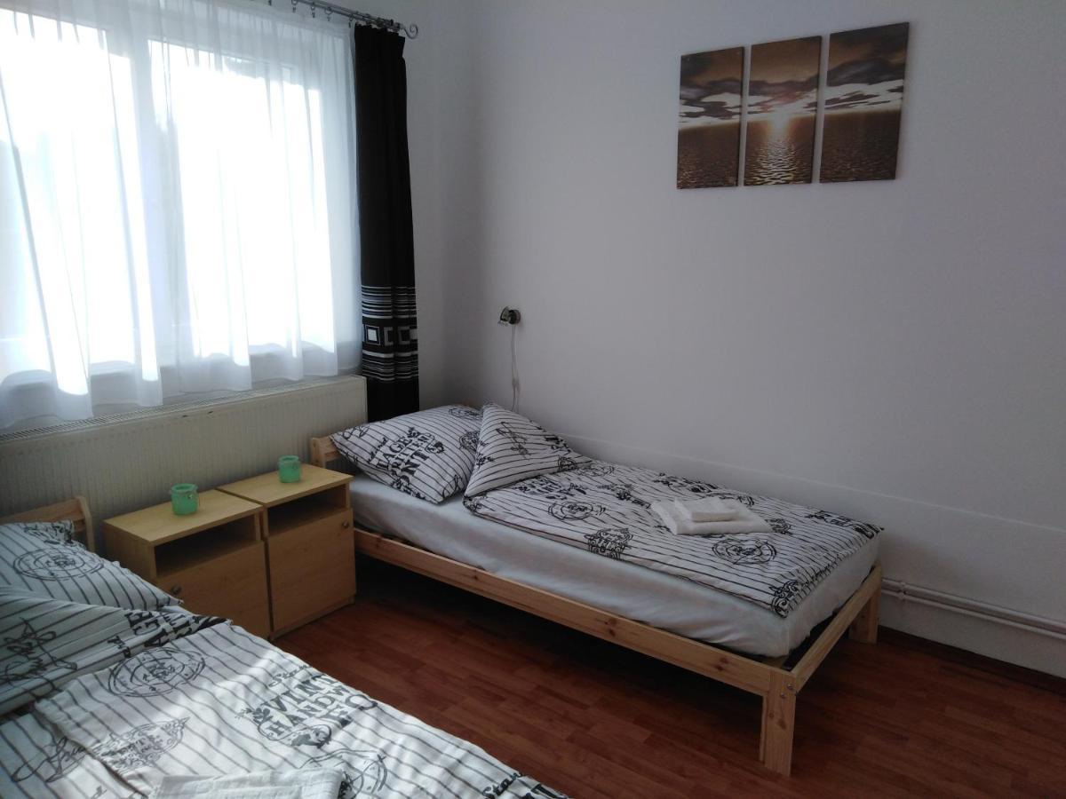 Arinza Apartman Vendeghaz Мезйокйовешд Екстер'єр фото