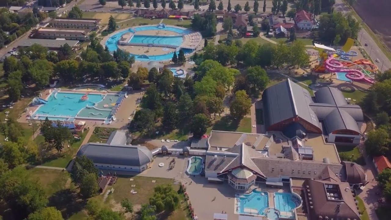 Arinza Apartman Vendeghaz Мезйокйовешд Екстер'єр фото