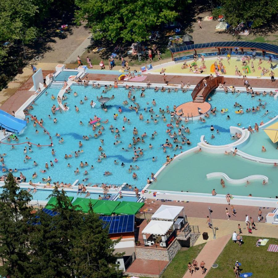 Arinza Apartman Vendeghaz Мезйокйовешд Екстер'єр фото
